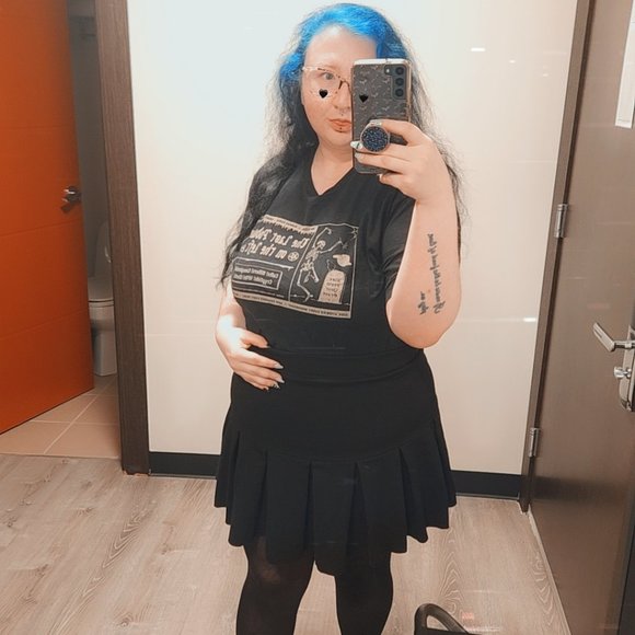 Meet your Posher, Alyson - Picture 1 of 2